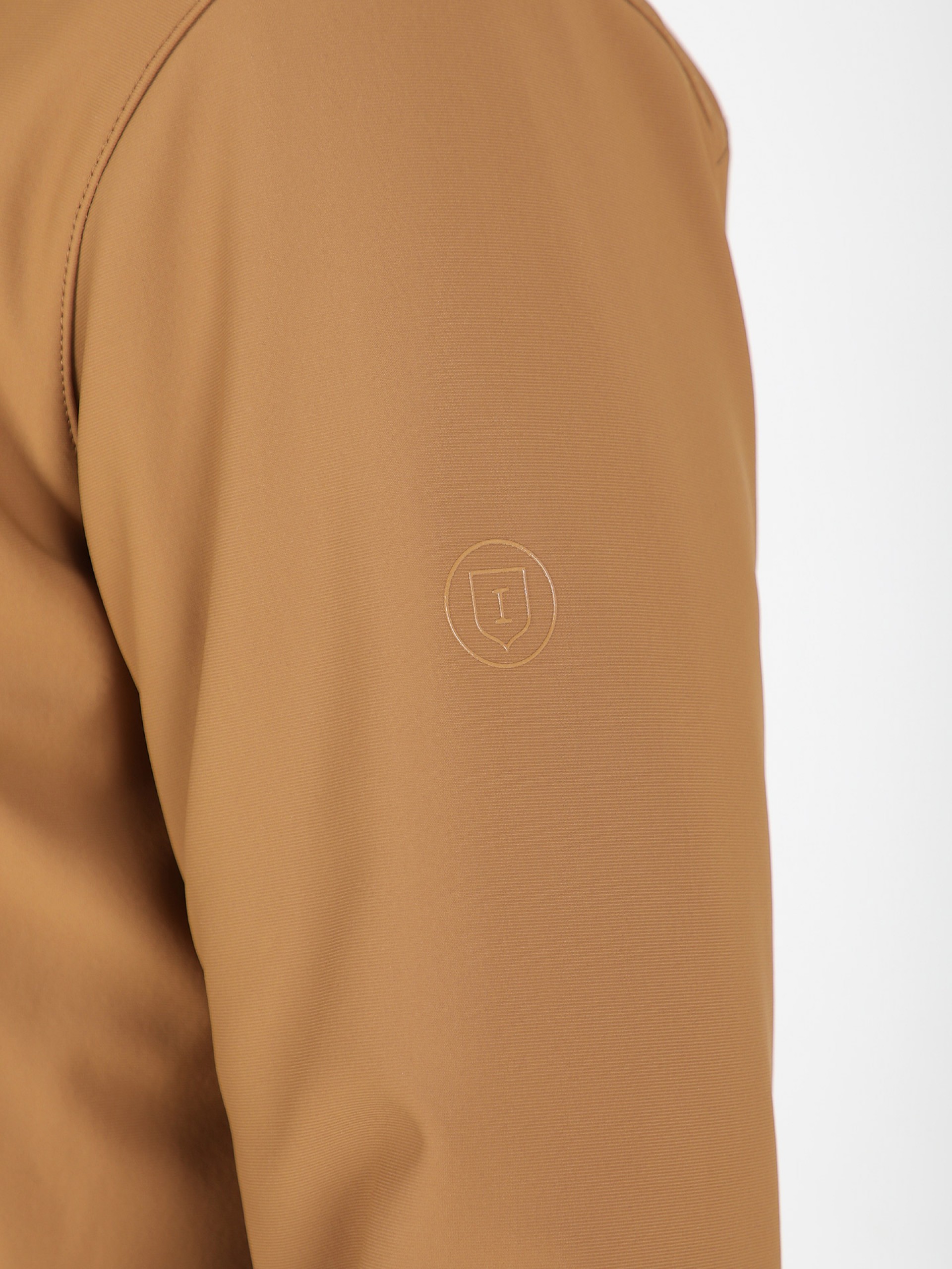 Parka técnica com capuz