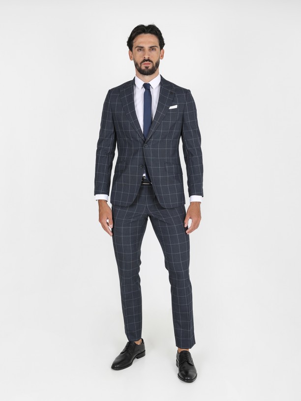 Plaid pattern slim fit suit