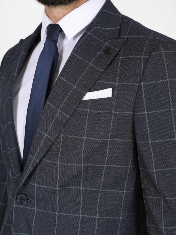 Plaid pattern slim fit suit