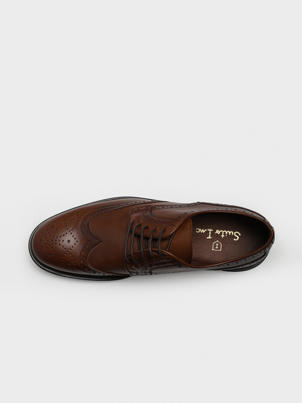 Leather elegant shoes with pricked detail