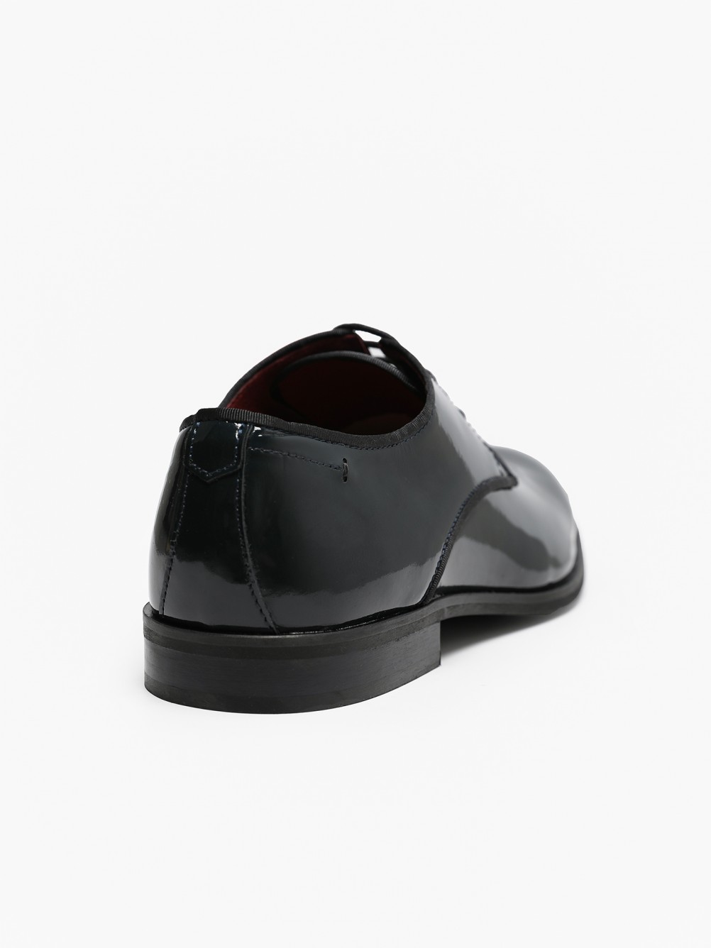 Varnish leather elegant shoes