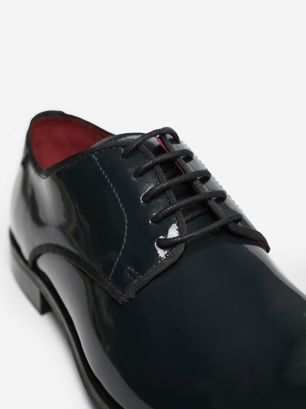 Varnish leather elegant shoes
