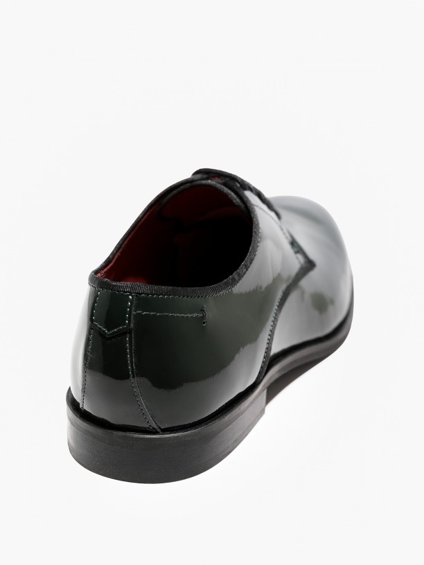 Varnish leather elegant shoes