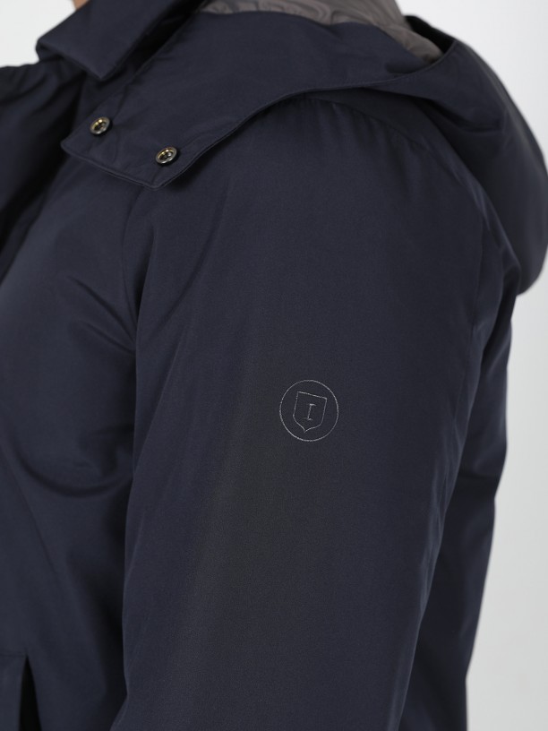 Parka tcnica com capuz