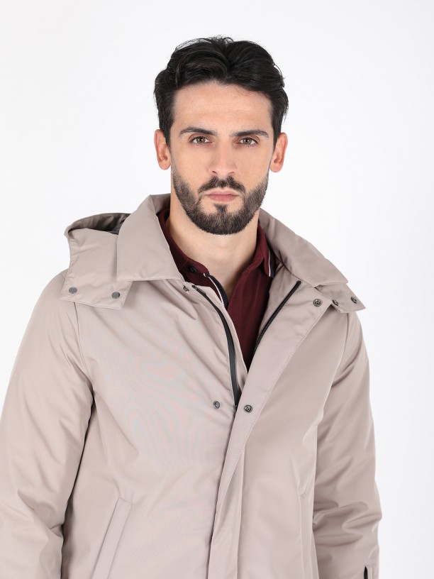 Parka tcnica com capuz