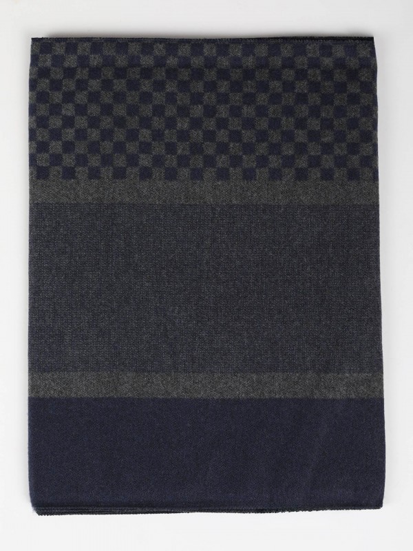 Scarf with checkered pattern detail