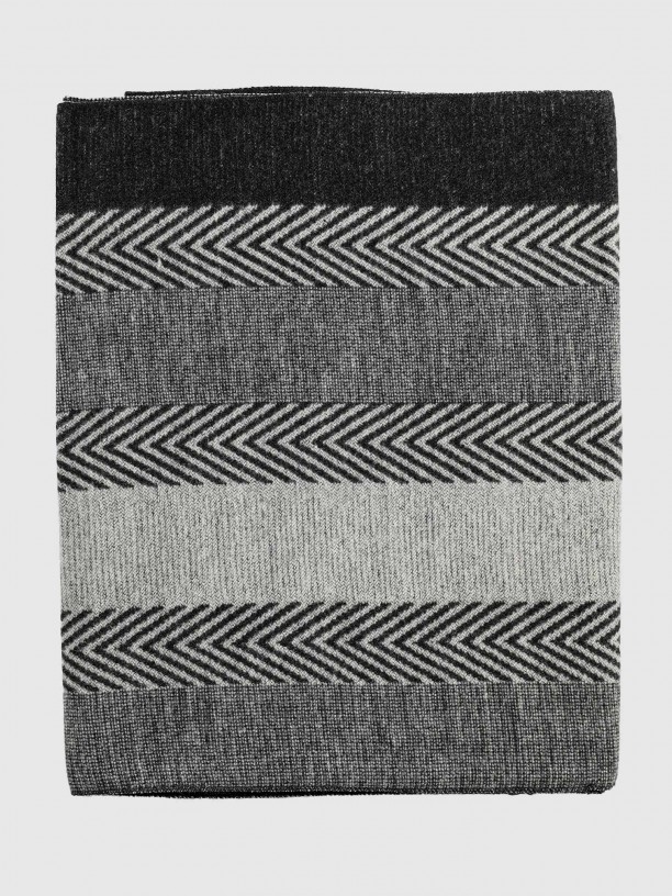 Scarf with mixed patterns