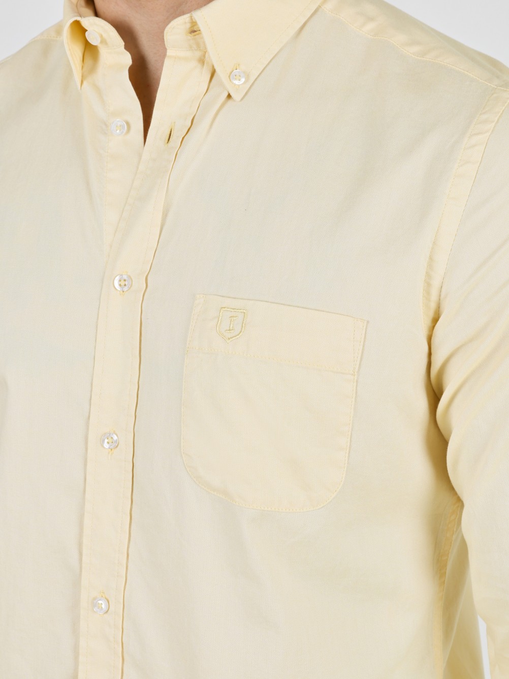 Camisa lisa de algod�o com bolso