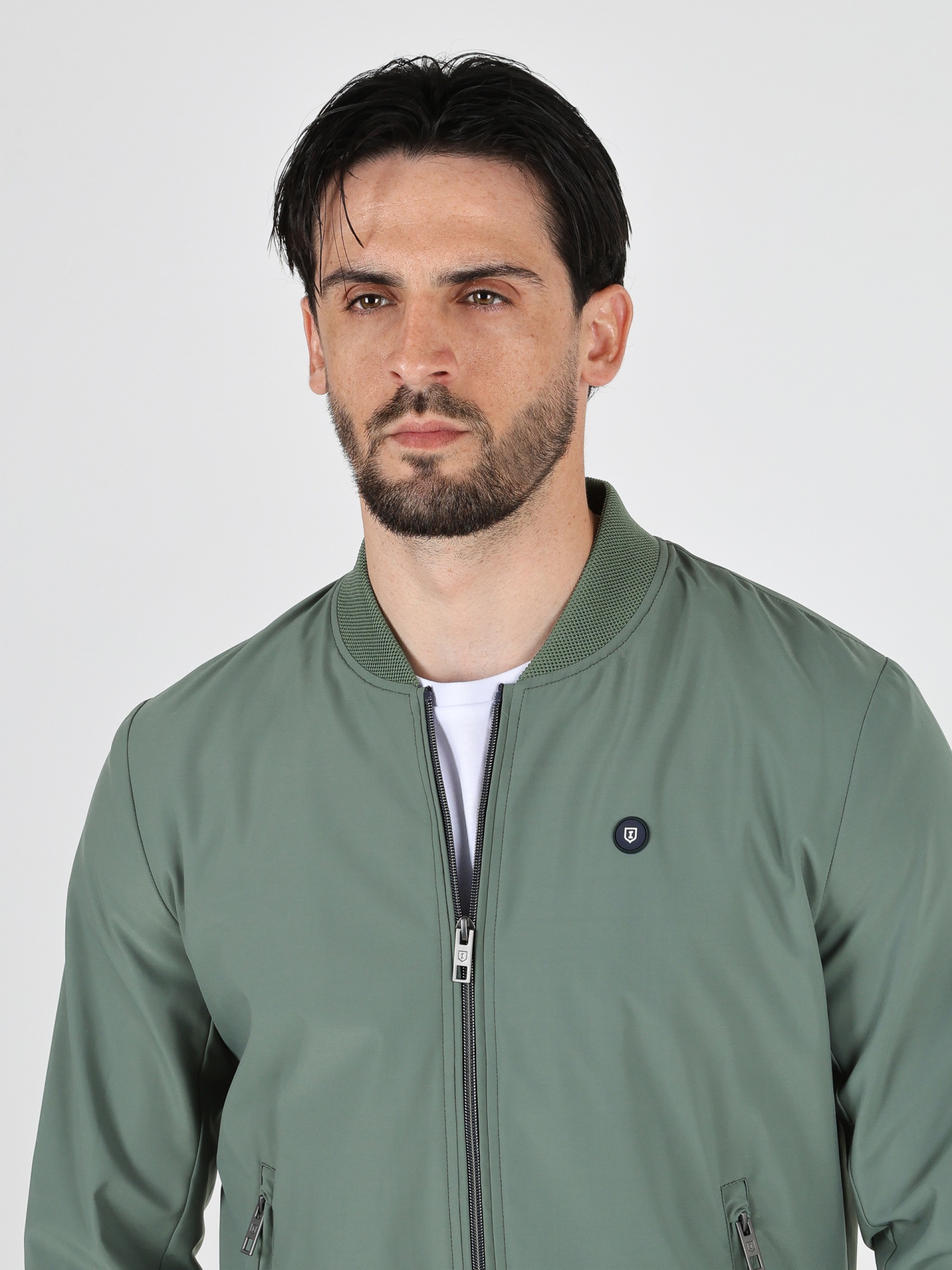 Chaqueta técnica ligera con forro en contraste