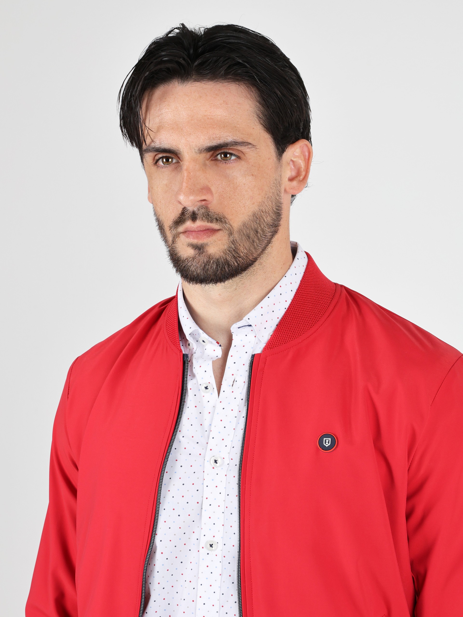 Chaqueta técnica ligera con forro en contraste