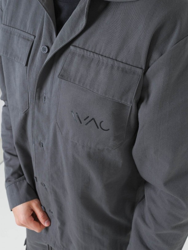 Camisa oversize con bolsos