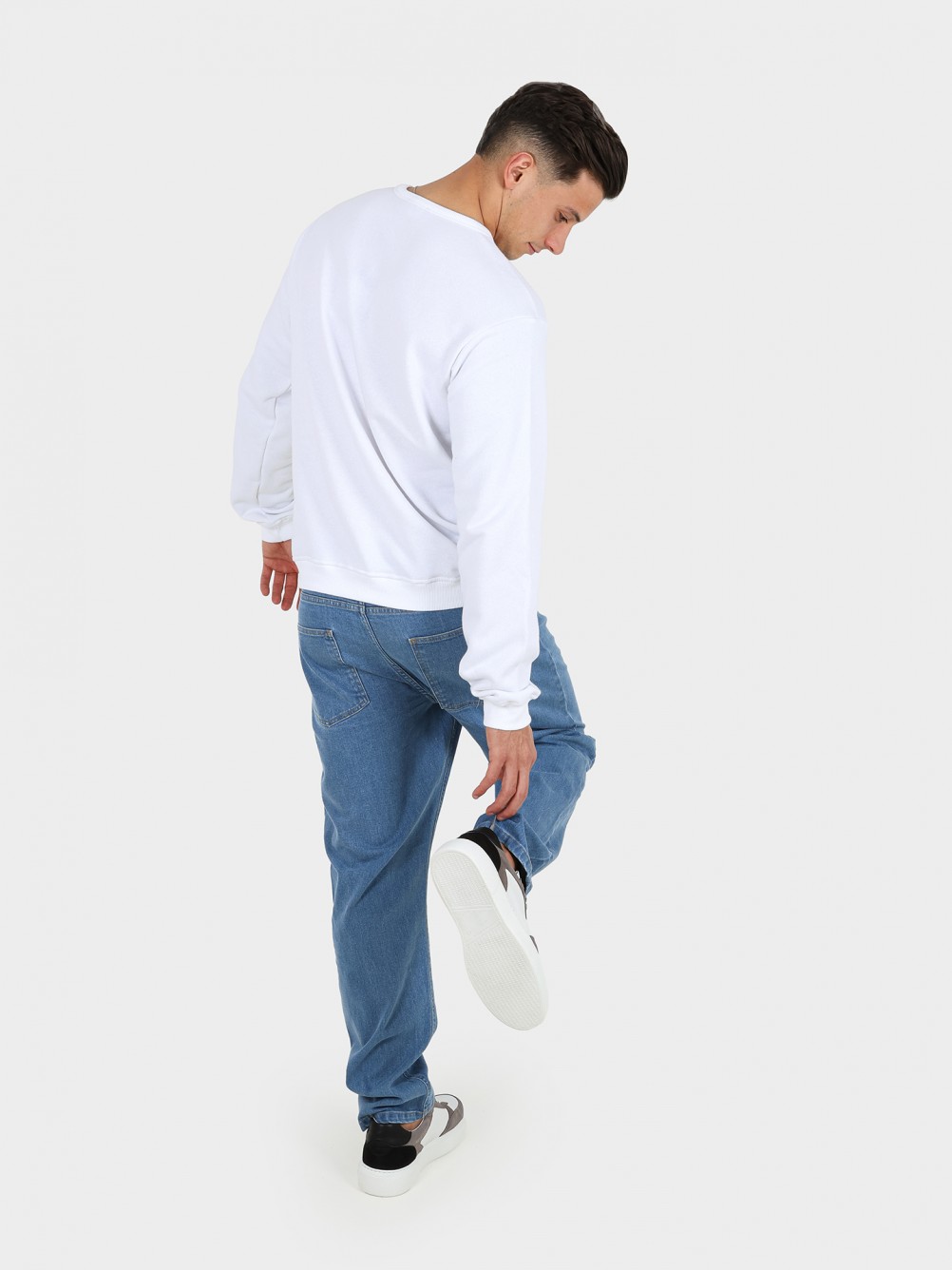 Plain sweatshirt with logo