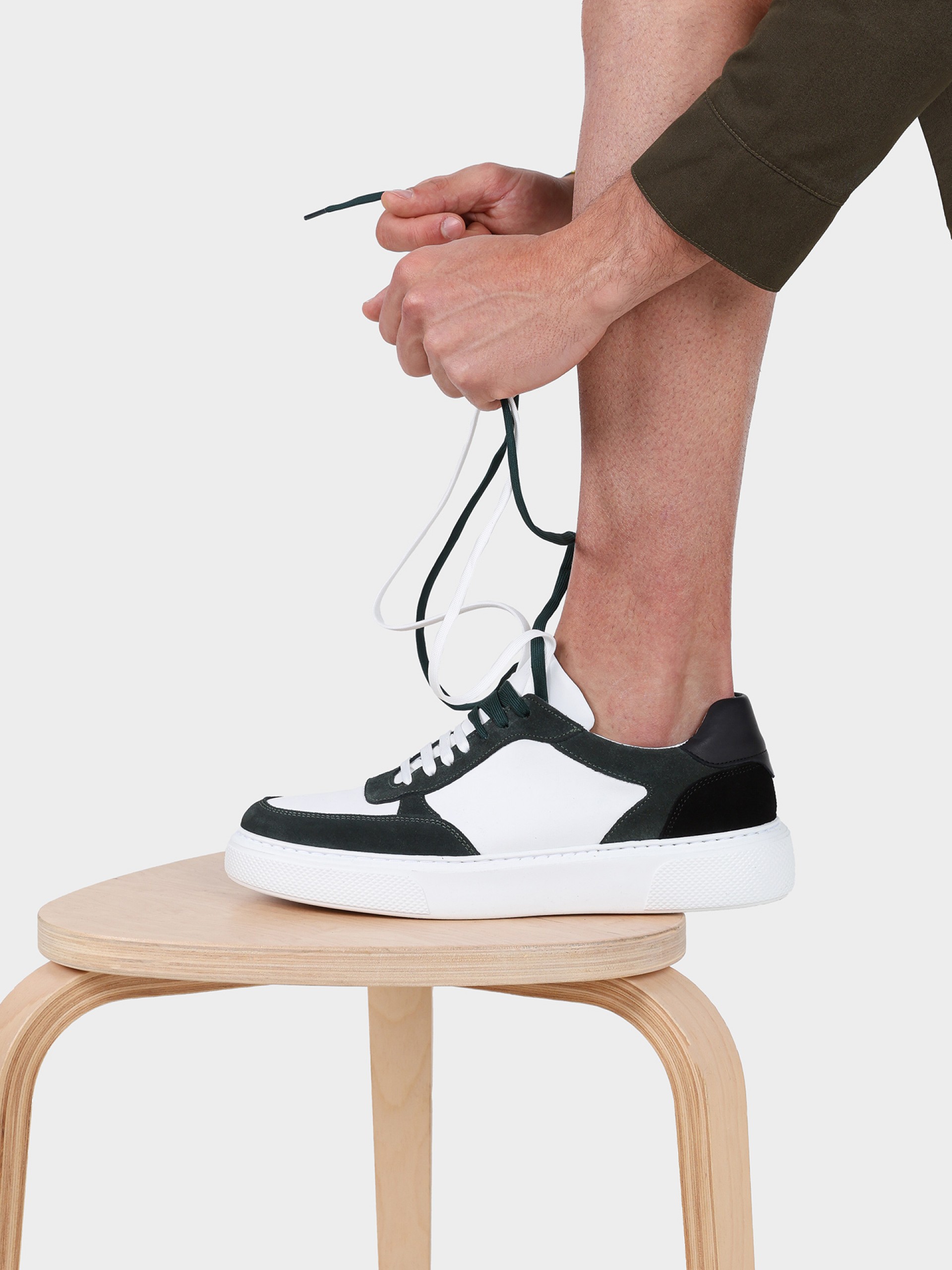 Sapatilha em pele combinada