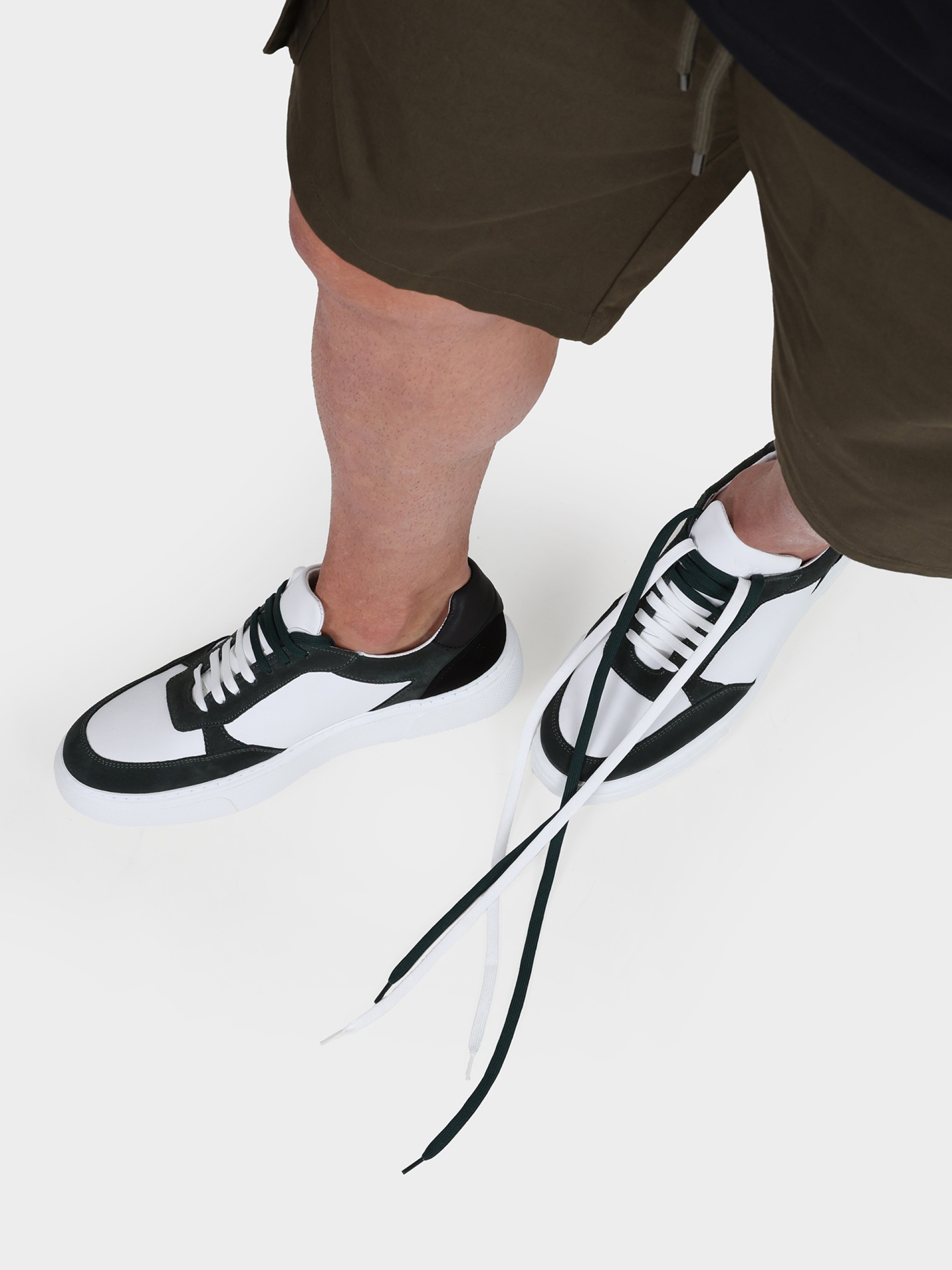 Sapatilha em pele combinada