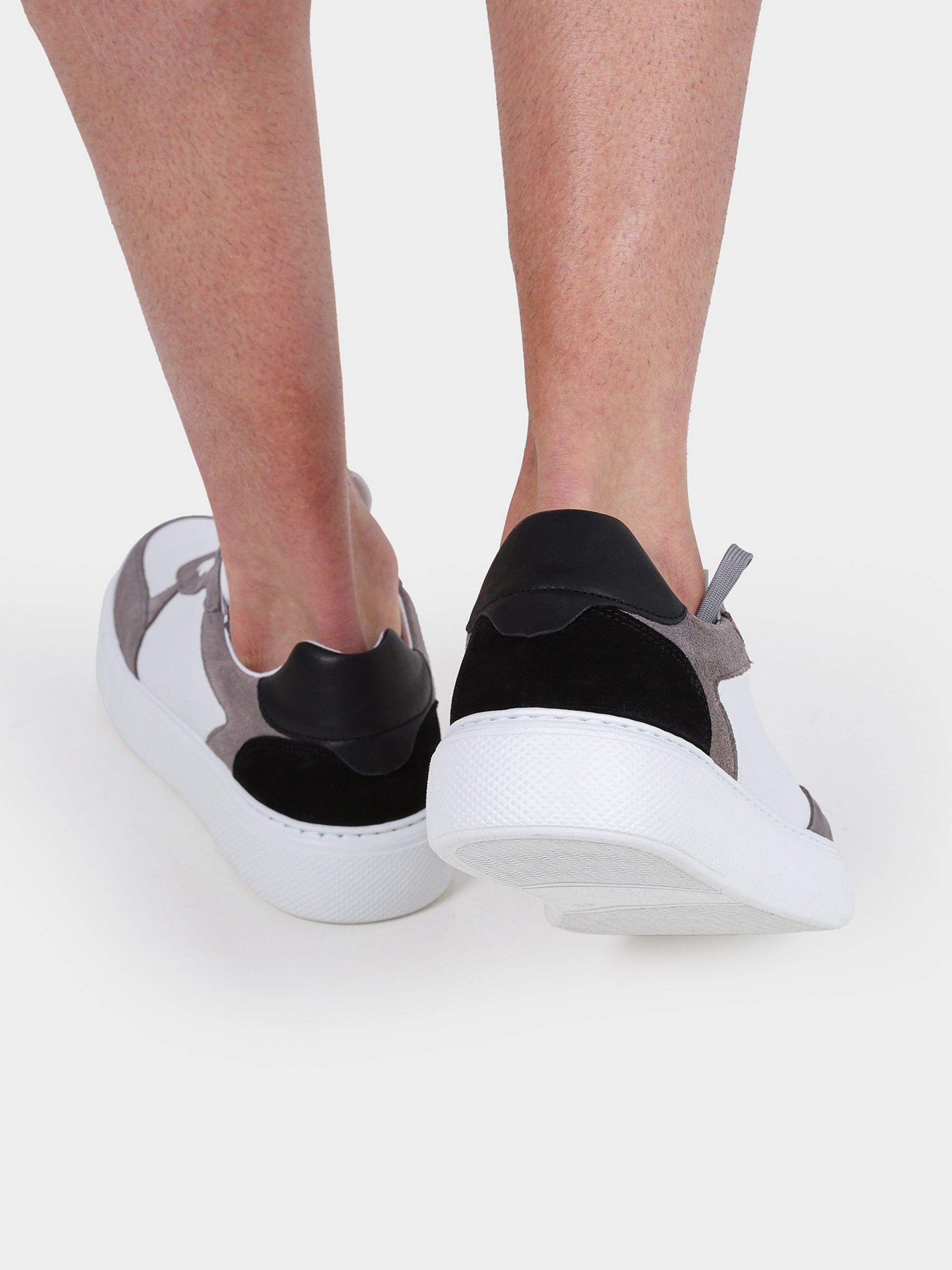 Zapatilla combinada de cuero