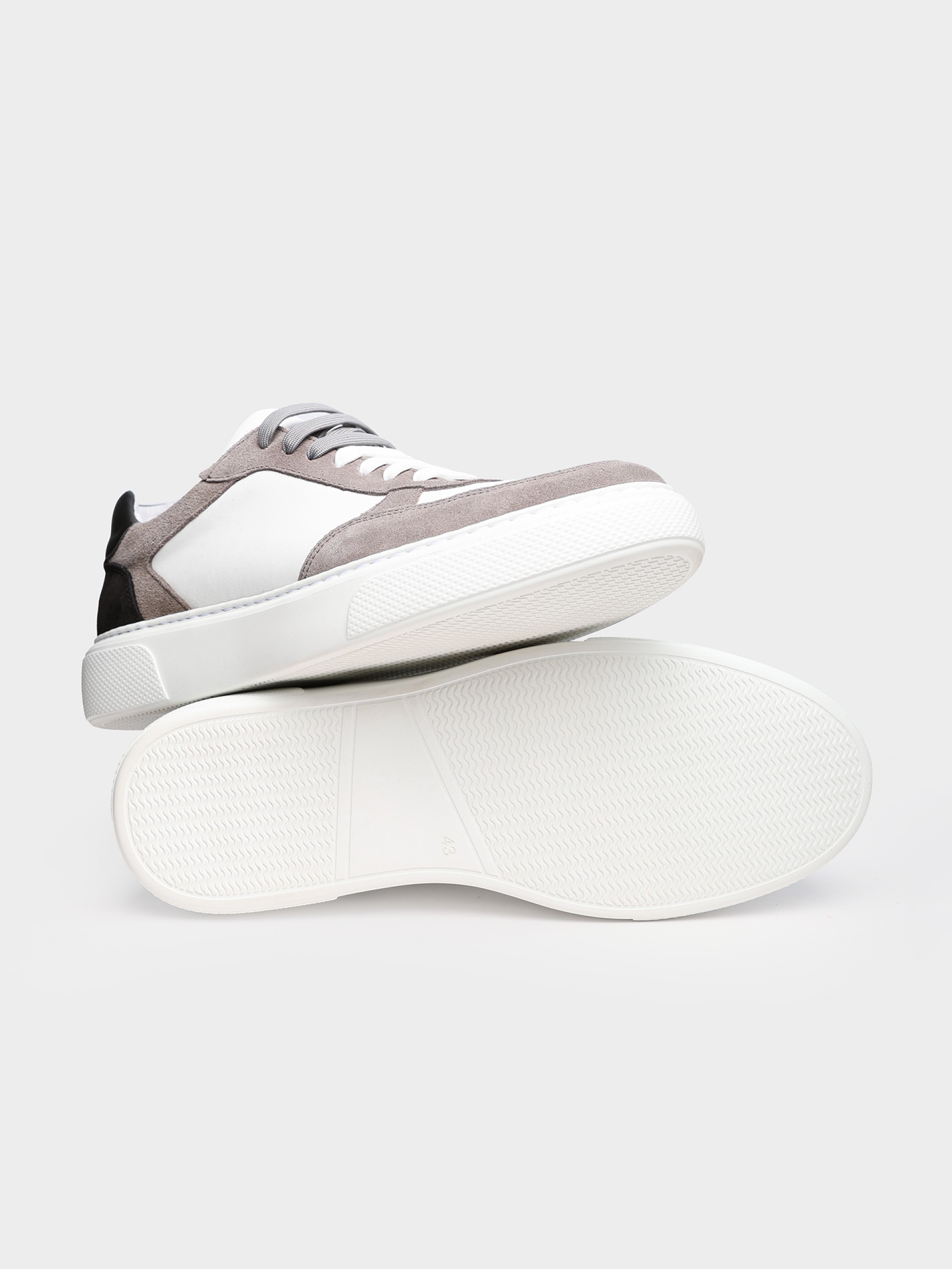 Zapatilla combinada de cuero