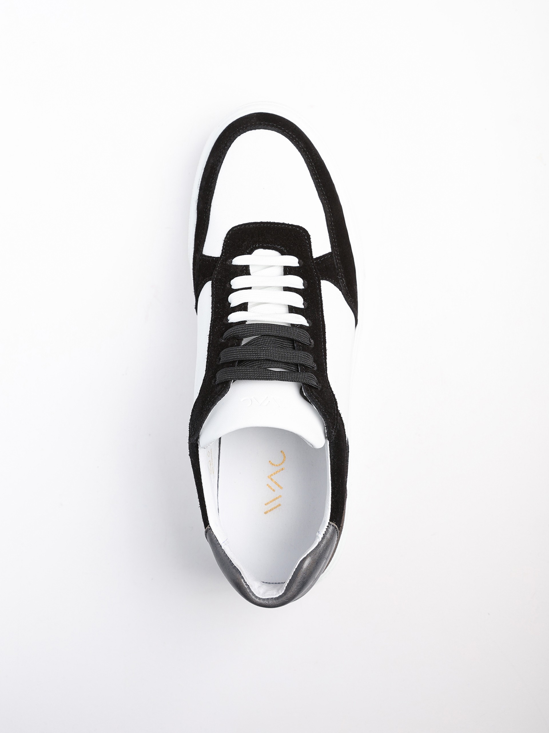 Sapatilha em pele combinada