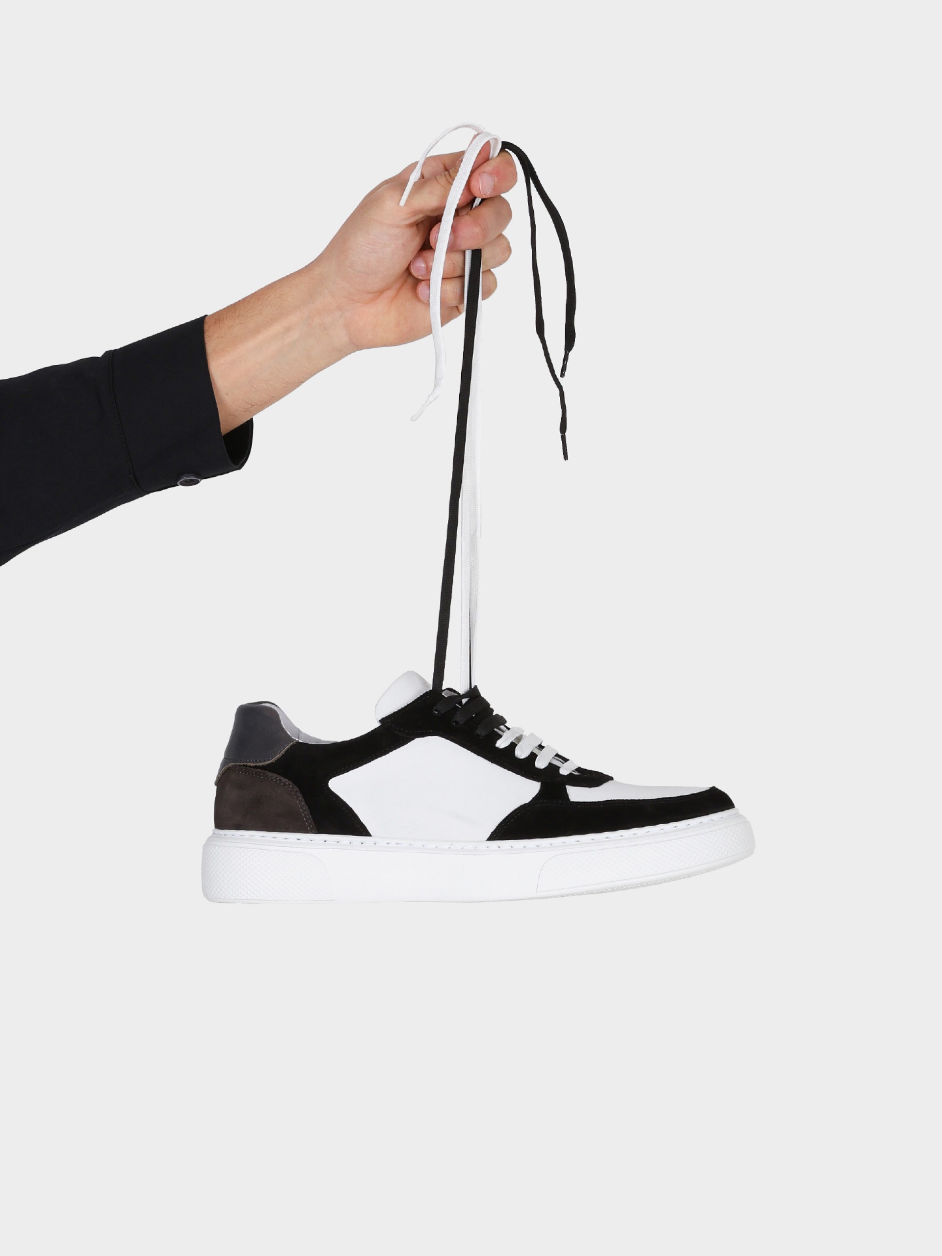 Sapatilha em pele combinada