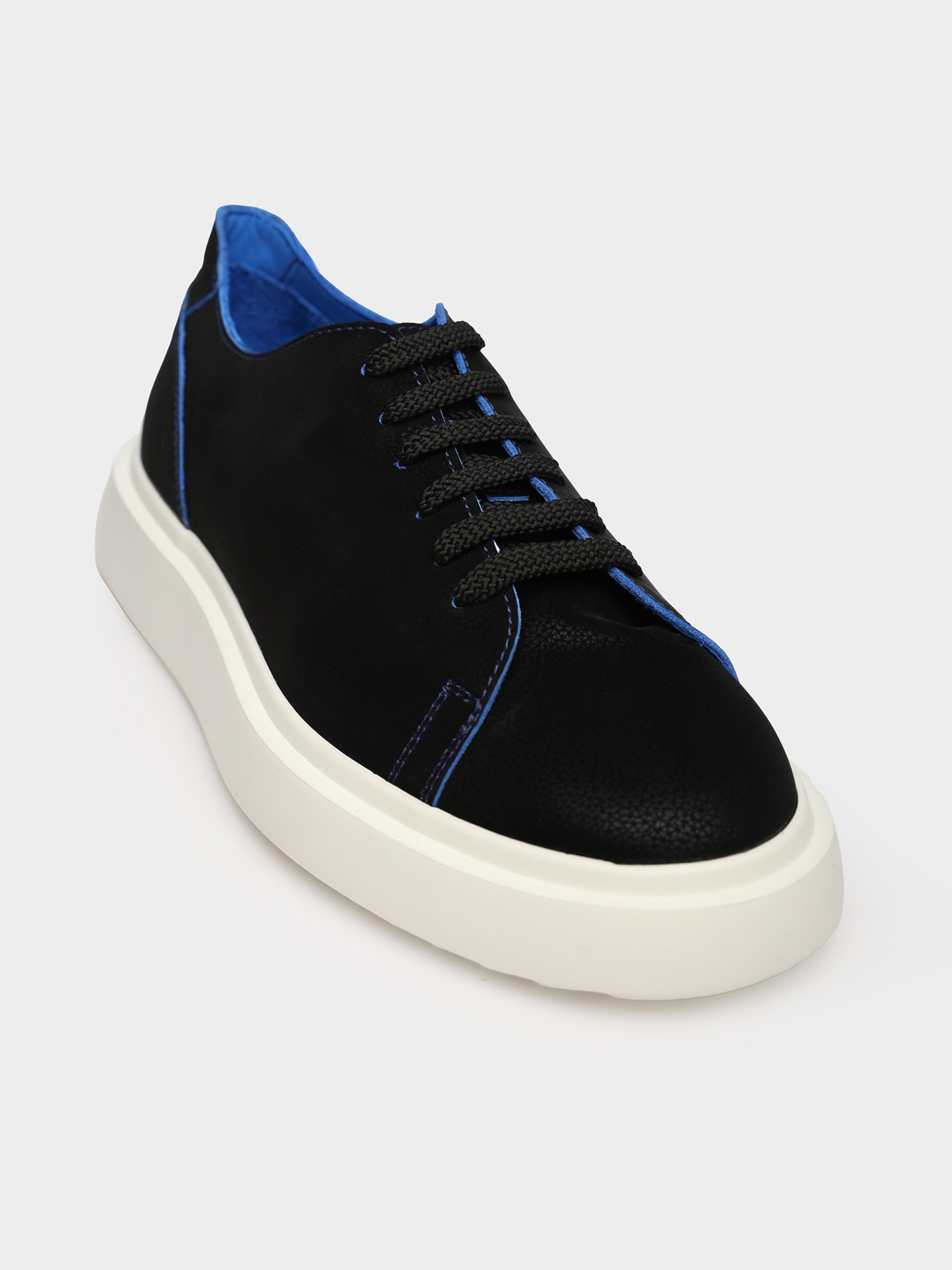 Deportivo de piel suela ancha