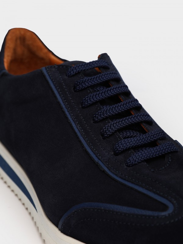 Deportivo de piel serraje detalle en la suela Deportivo de piel serraje detalle en la suela