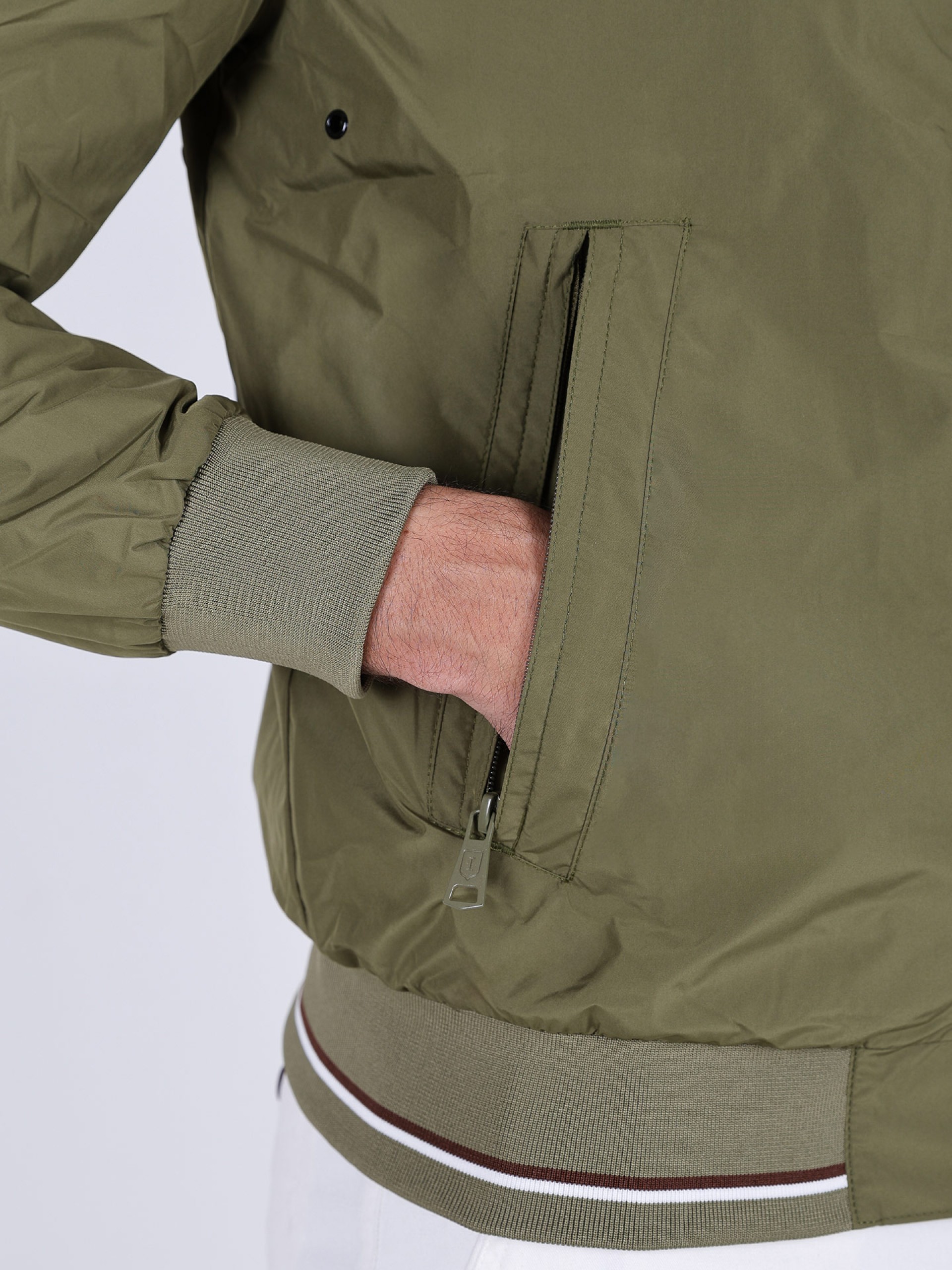 Chaqueta bomber ultraligero