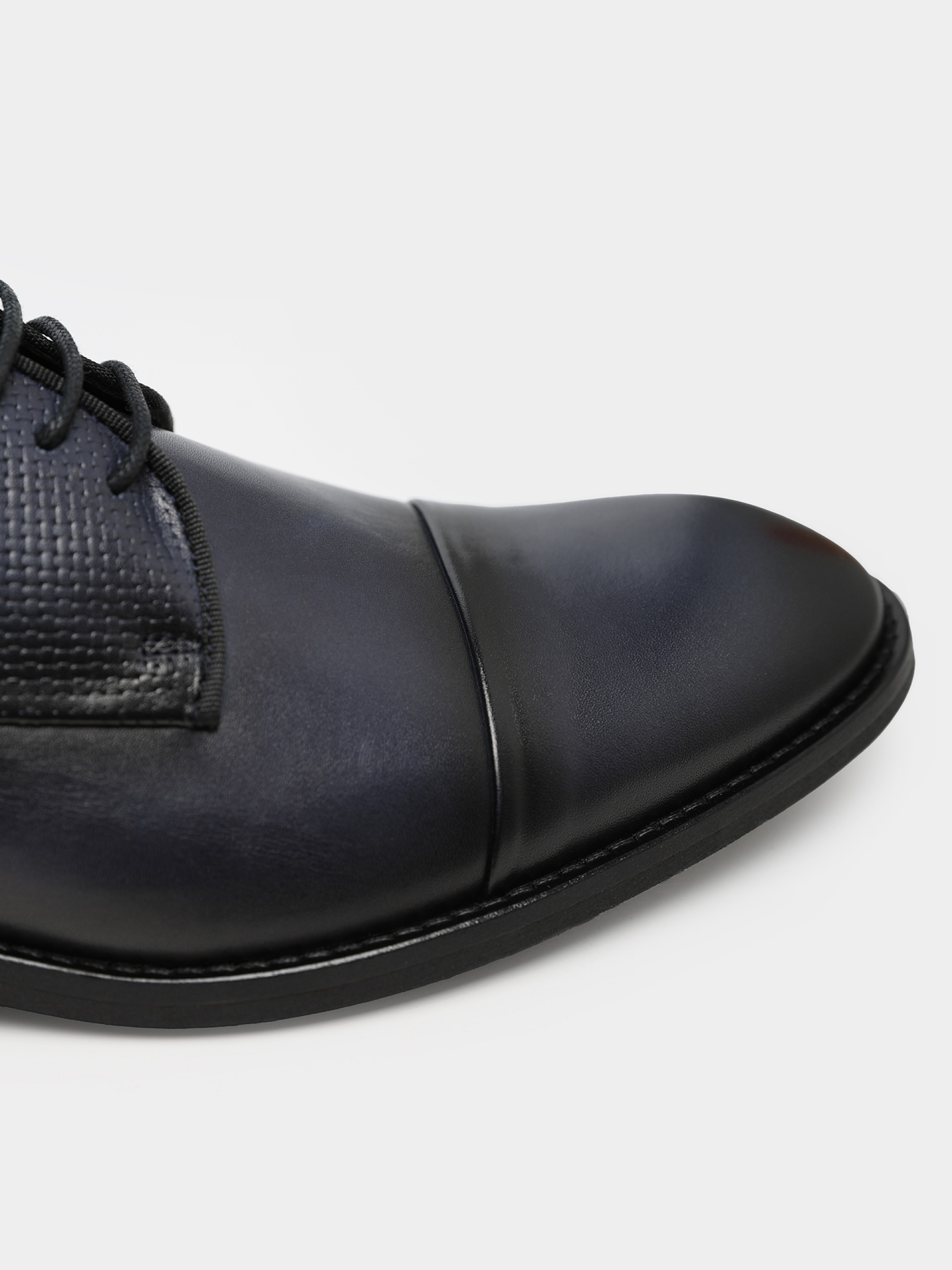 Sapato de pele com padrão