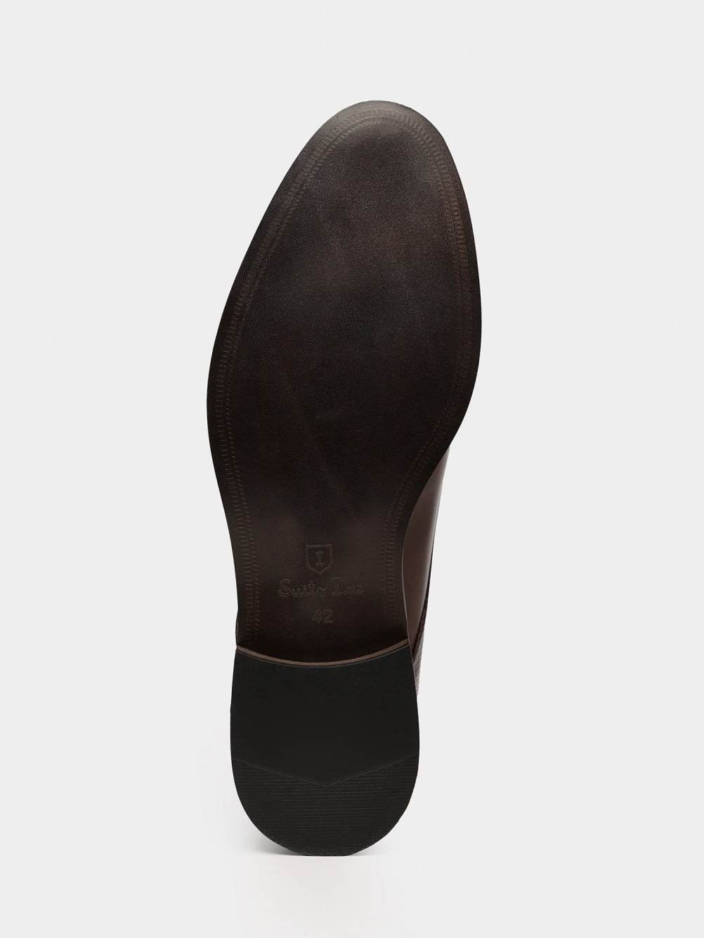 Leather shoes with pattern