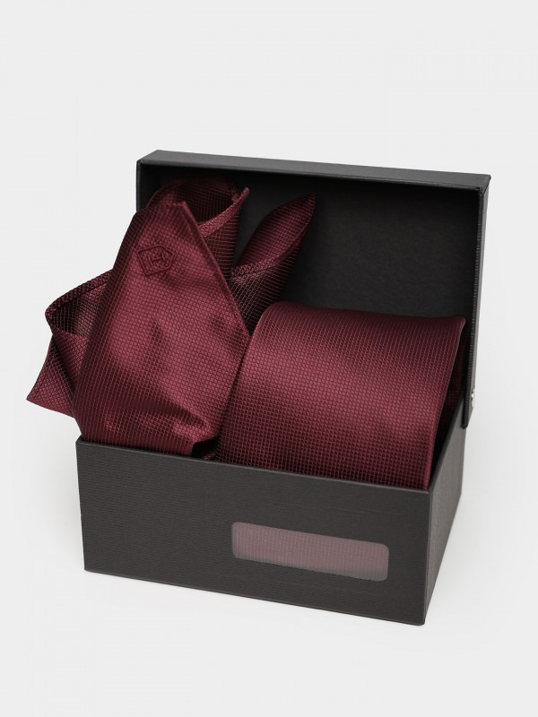 Tie and pocket square set