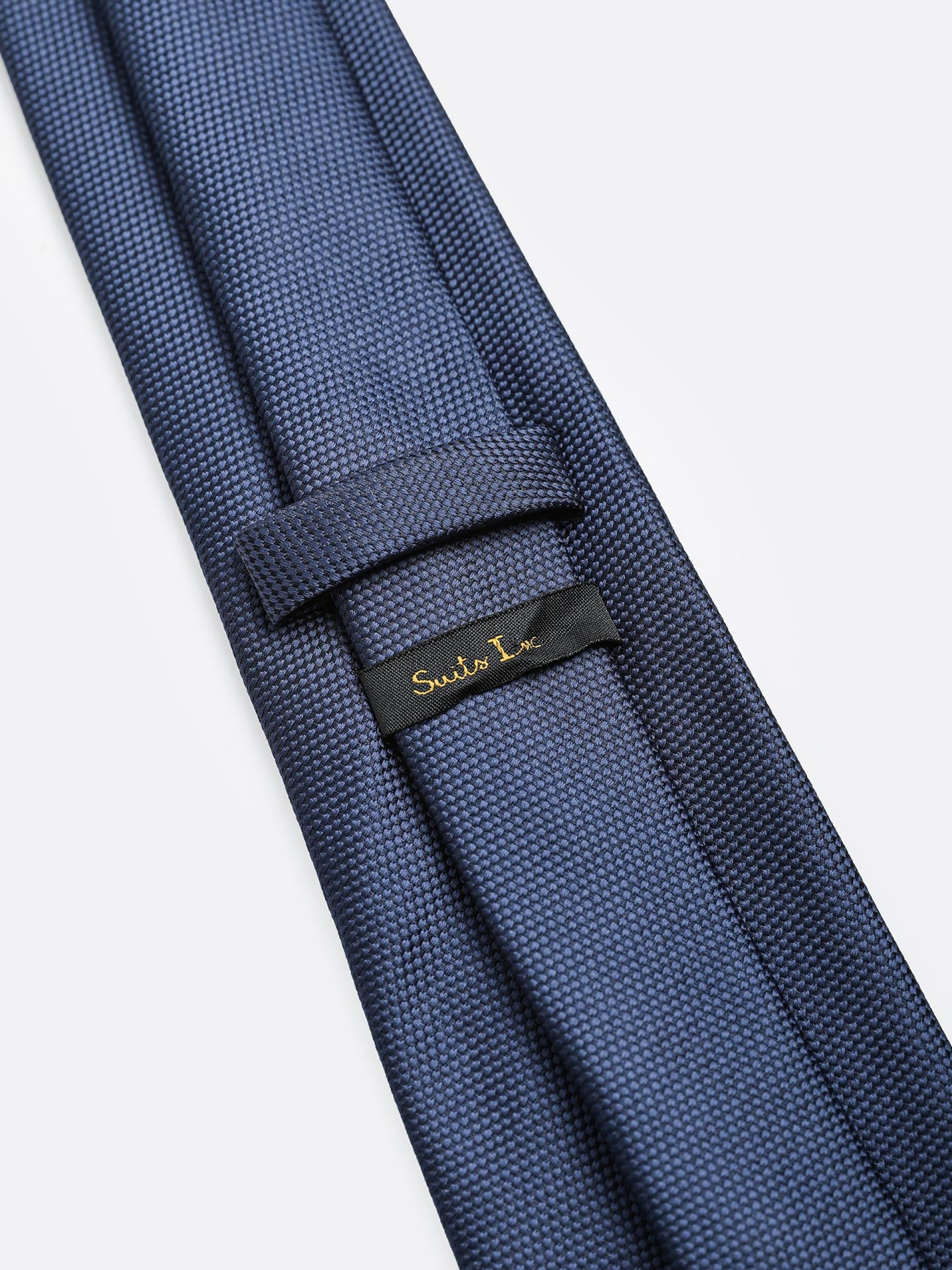Elegant regular fit tie