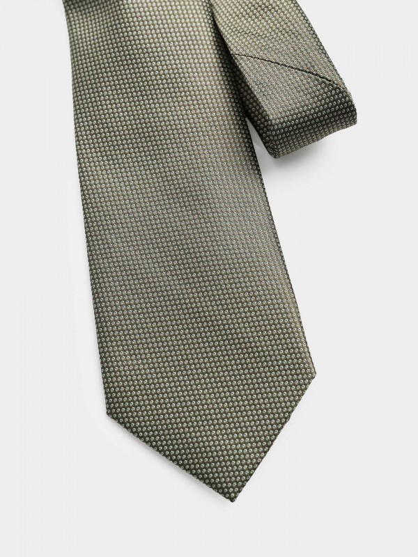 Elegant regular fit tie