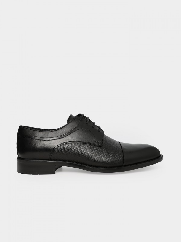 Sapato elegante de pele com padro