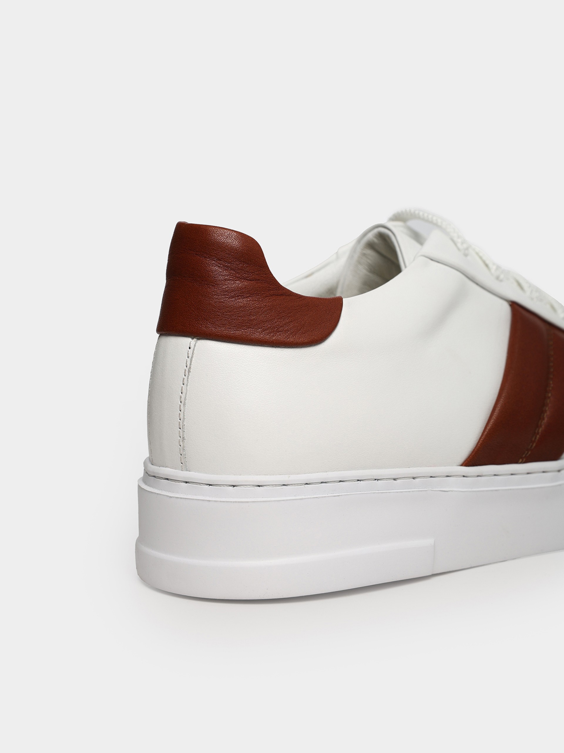 Bailarina de cuero con detalle lateral