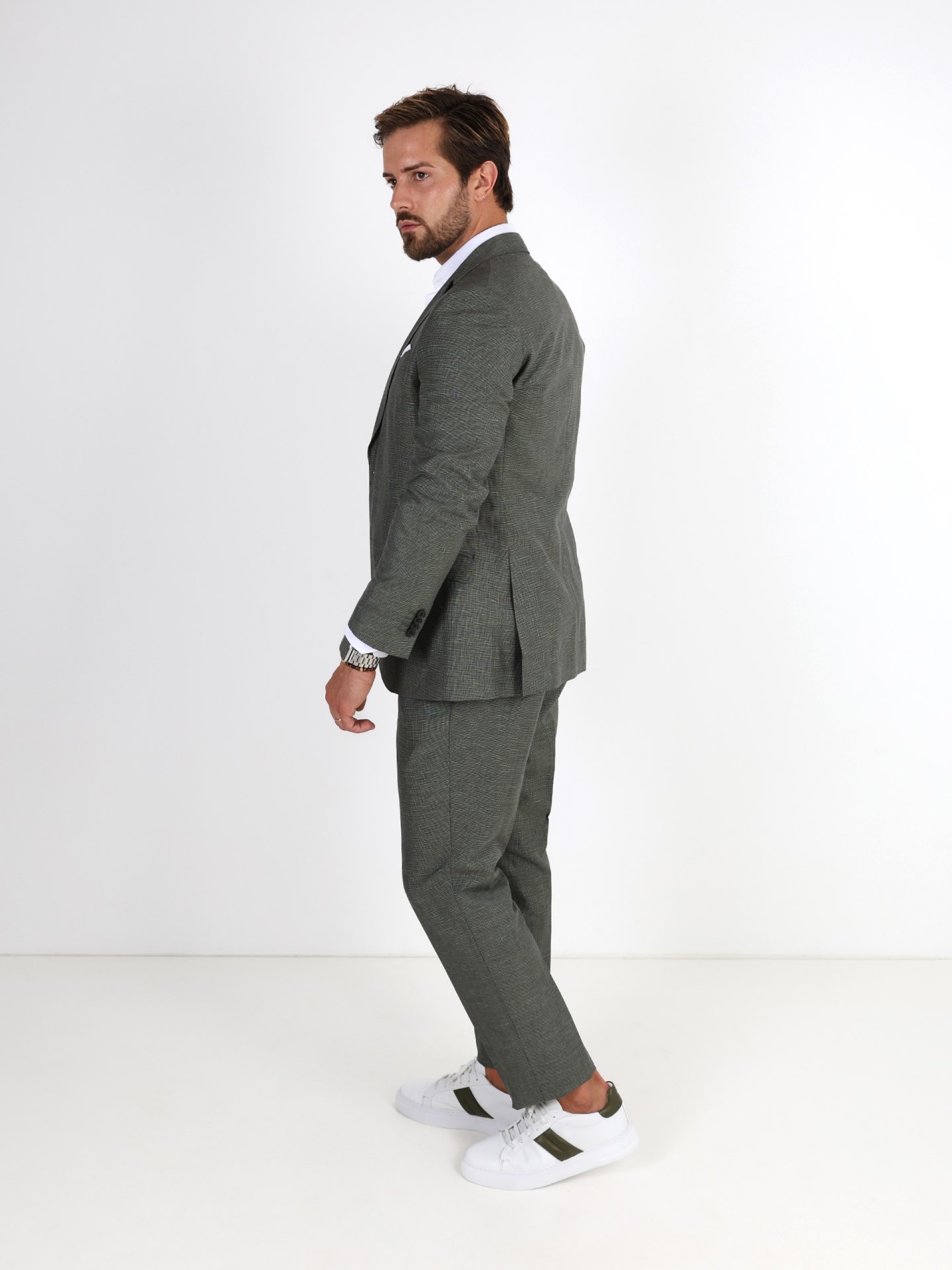 Traje de lino con estructura