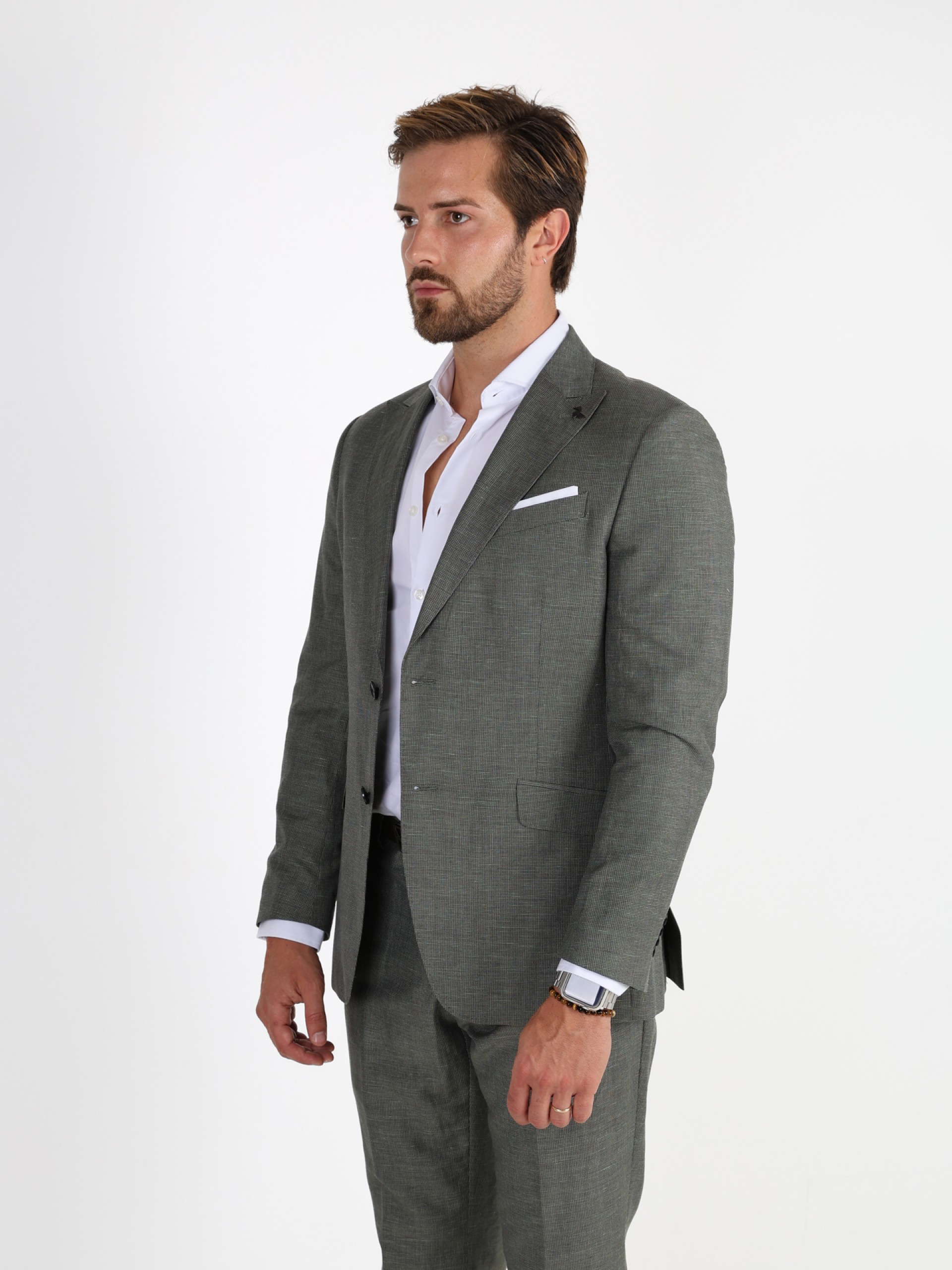 Traje de lino con estructura