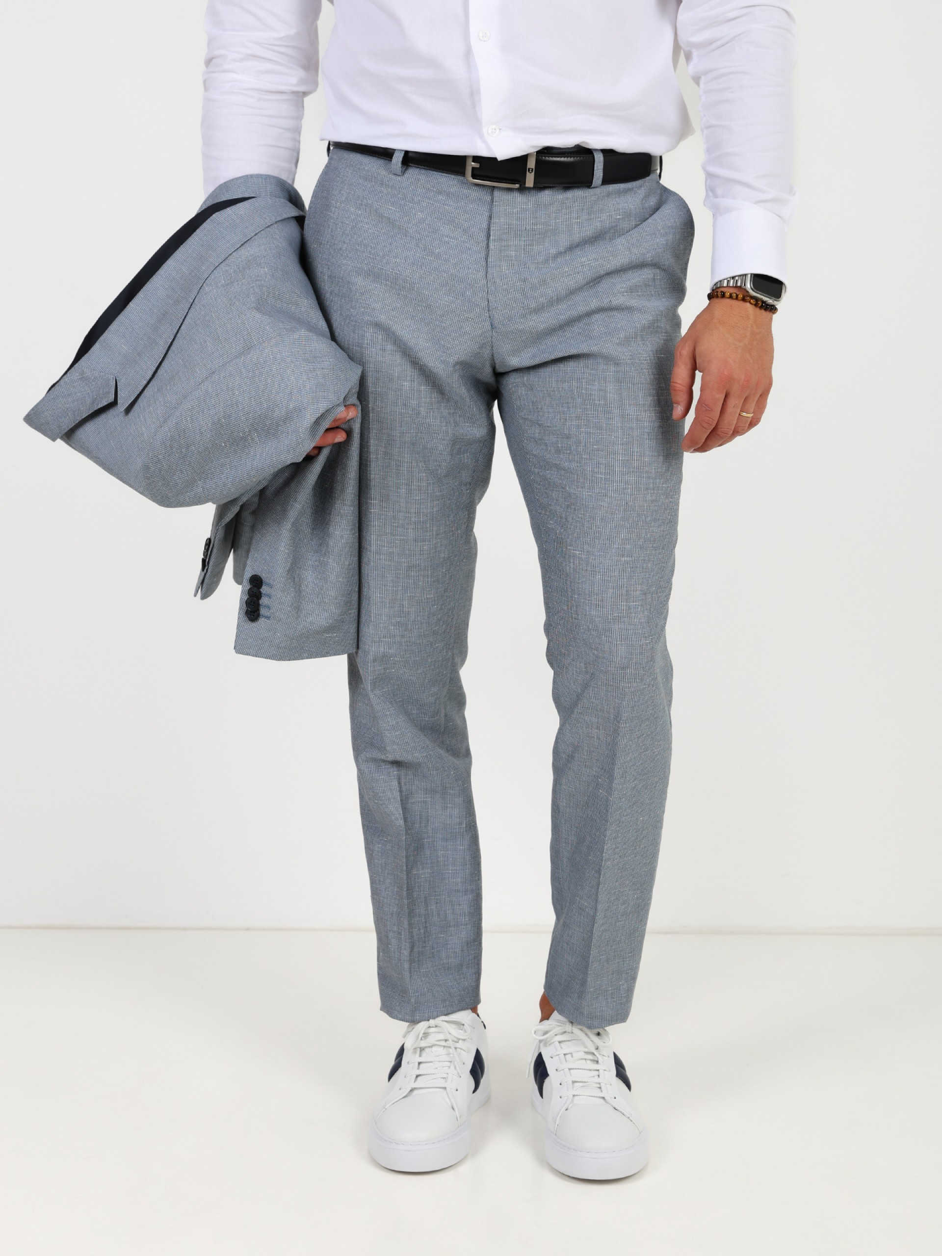 Traje de lino con estructura