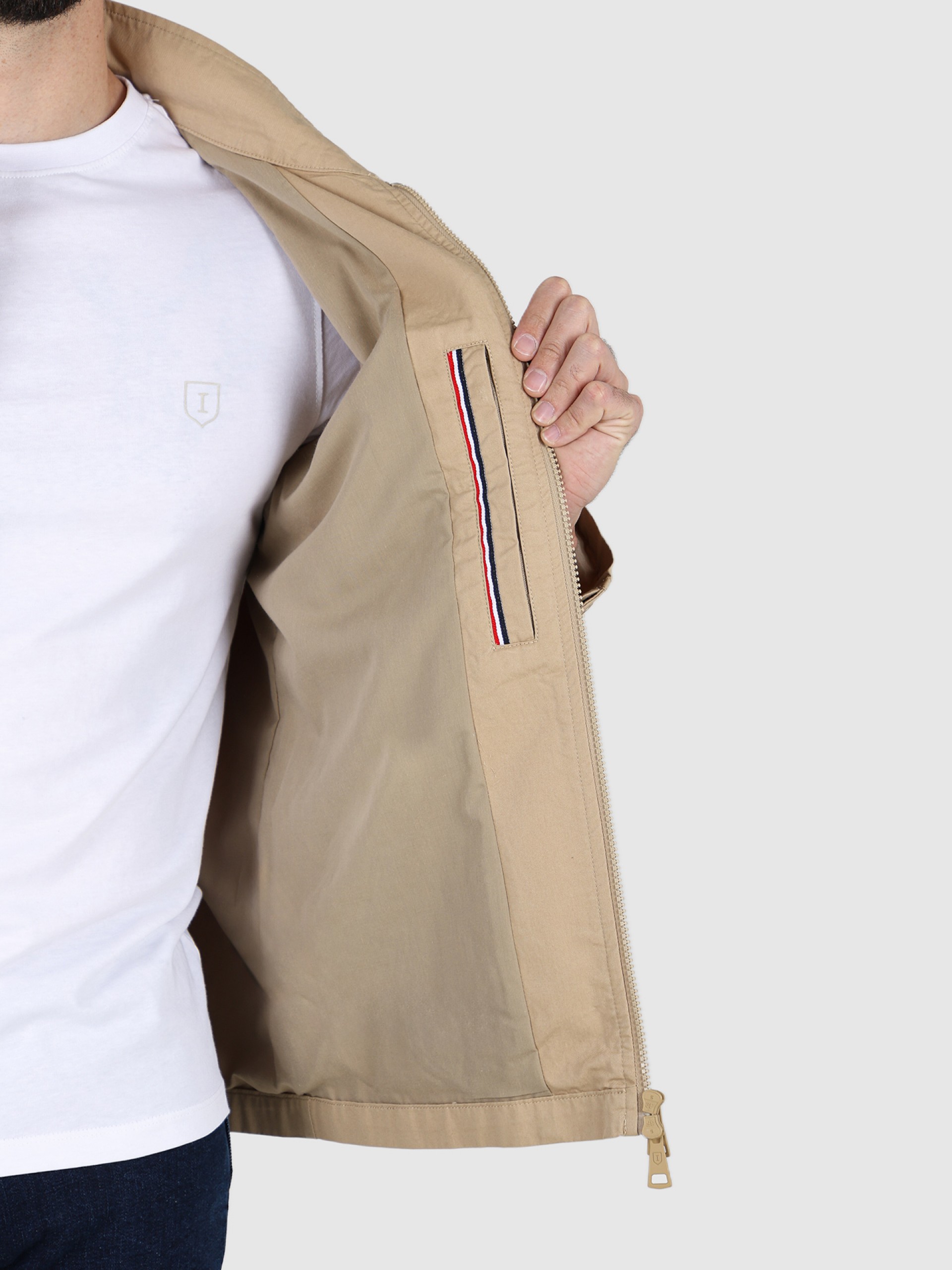 Chaqueta de algodón liso con cuello alto