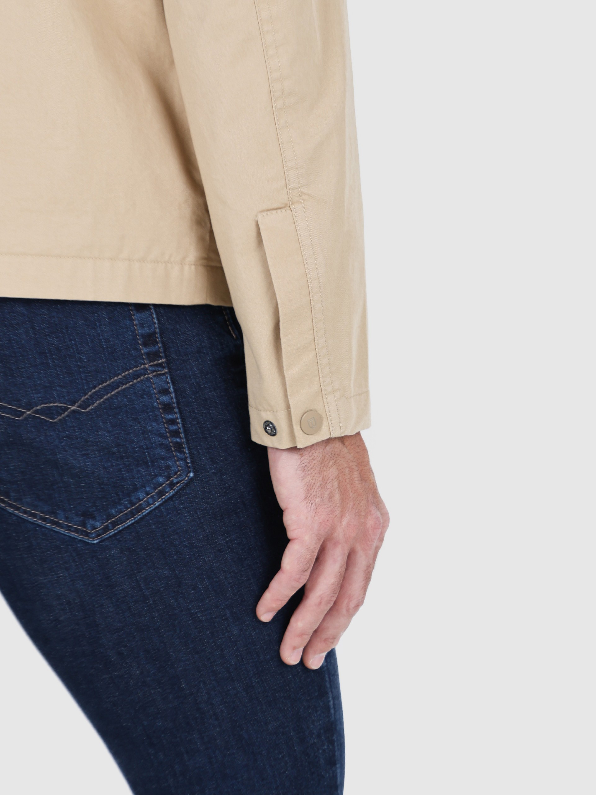 Chaqueta de algodón liso con cuello alto