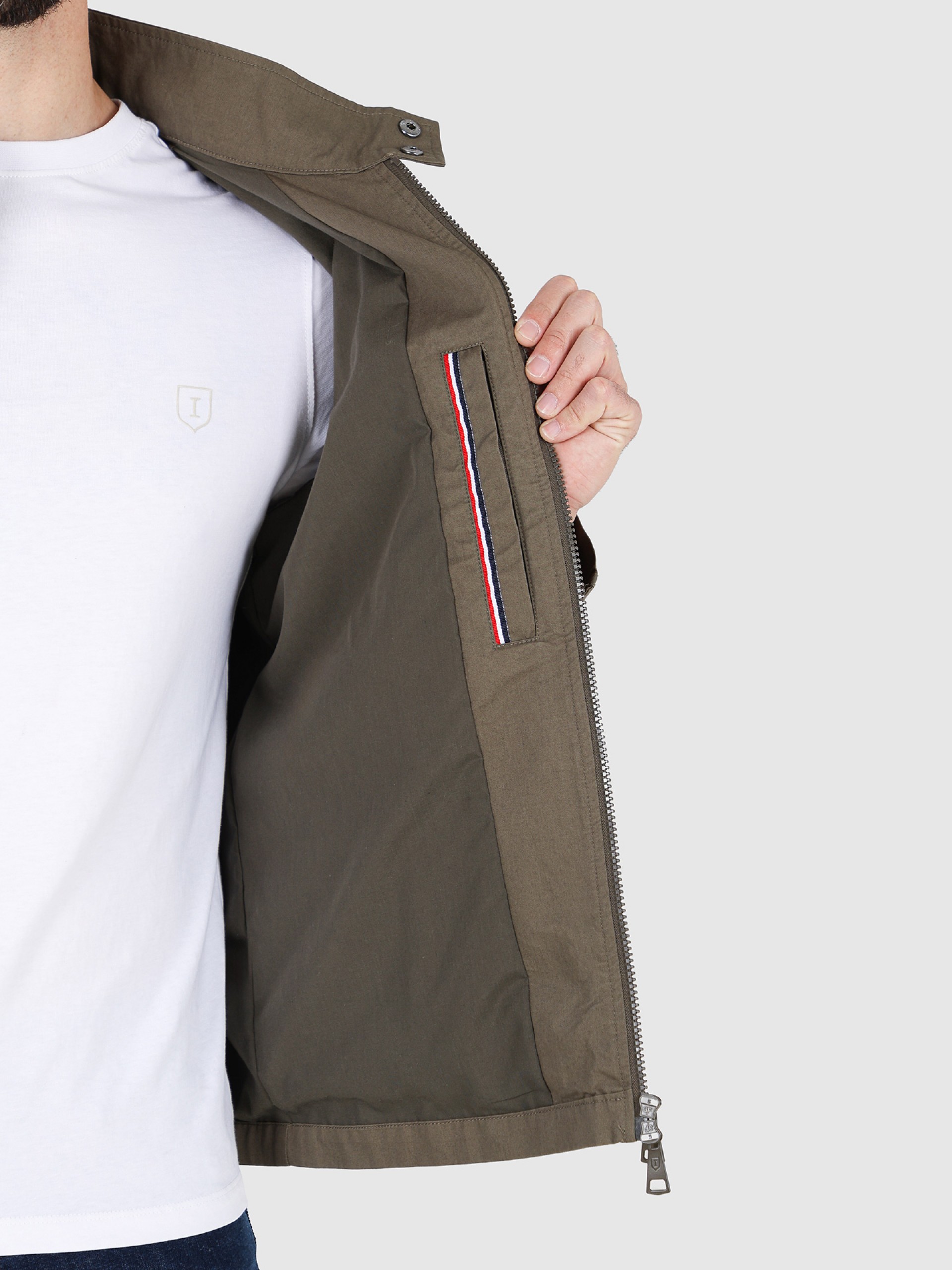 Chaqueta de algodón liso con cuello alto