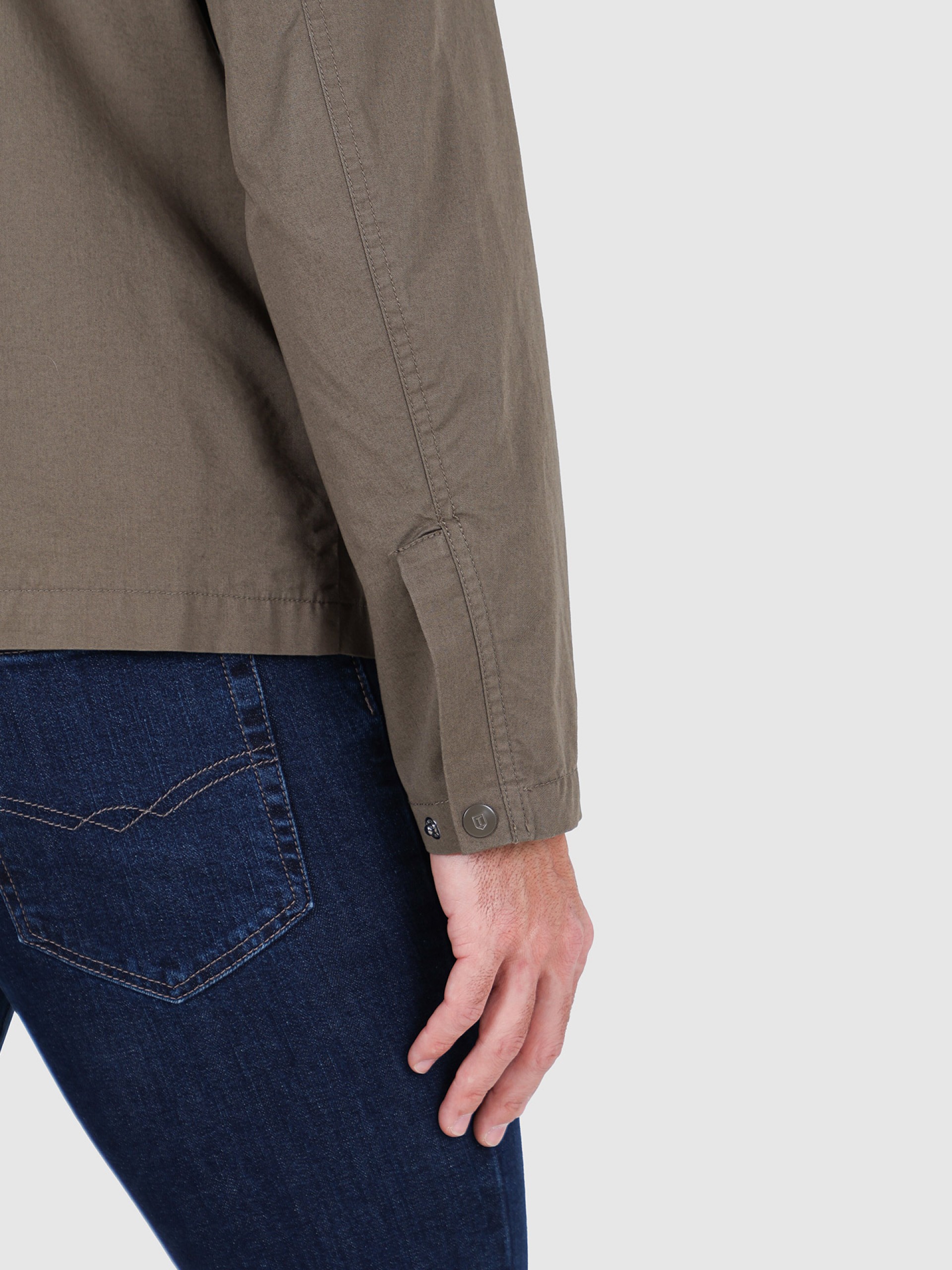 Chaqueta de algodón liso con cuello alto