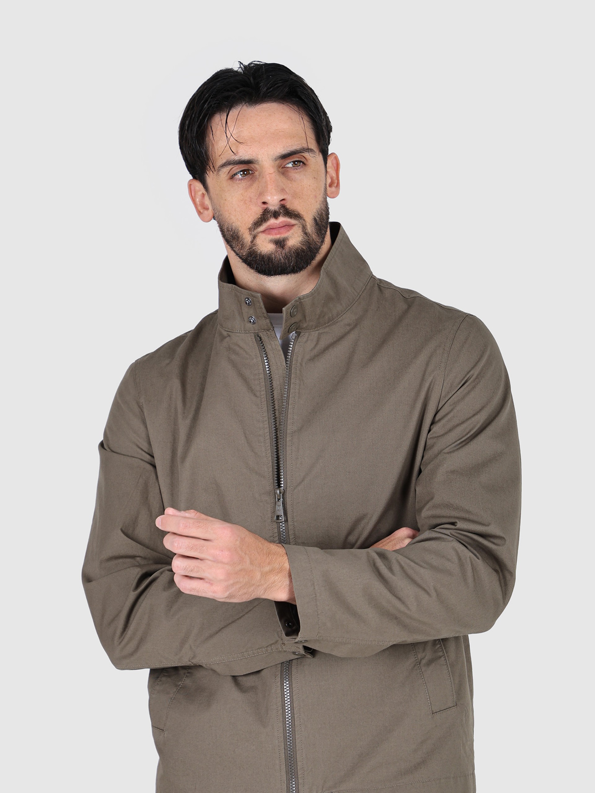 Chaqueta de algodón liso con cuello alto