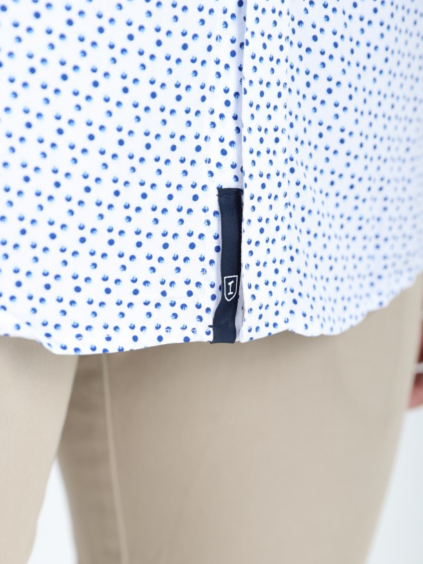 Patterned shirt with pocket