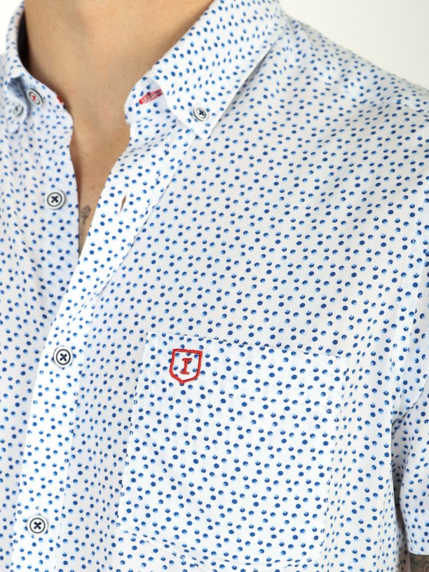 Patterned shirt with pocket