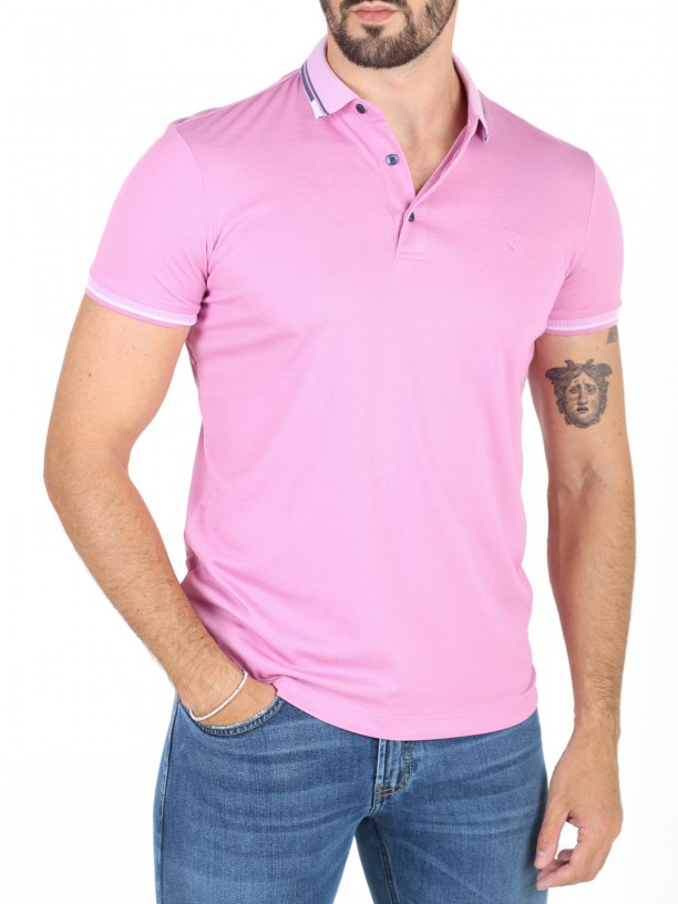 Plain polo shirt with detail on the collar and sleeve