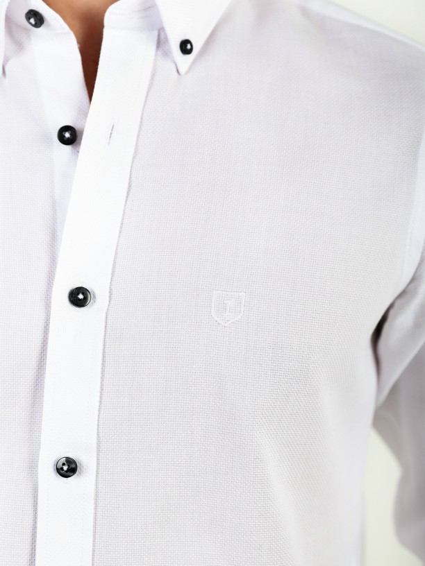 Plain casual shirt with embroidered logo