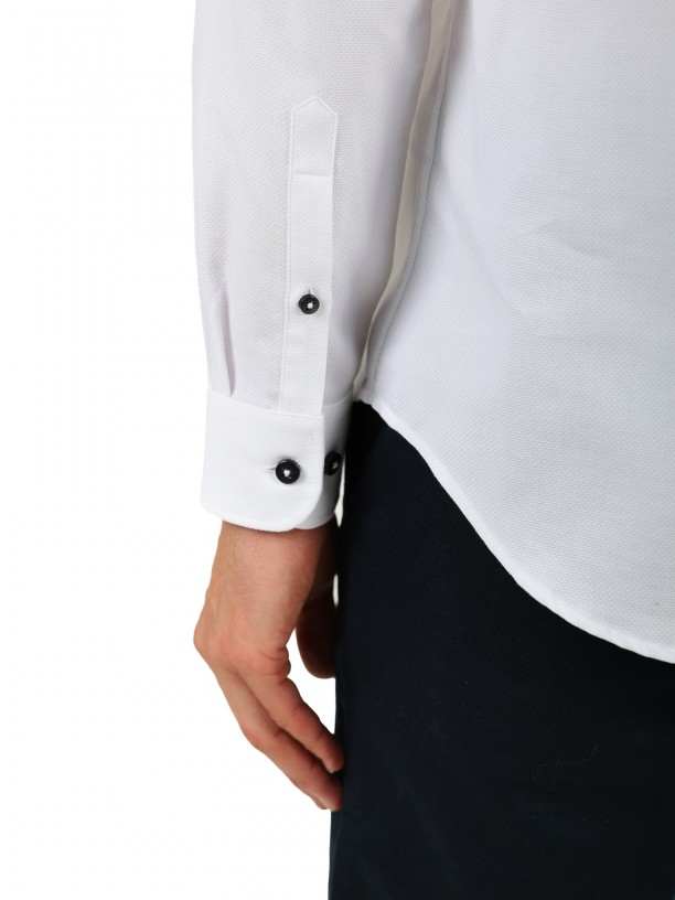 Plain casual shirt with embroidered logo