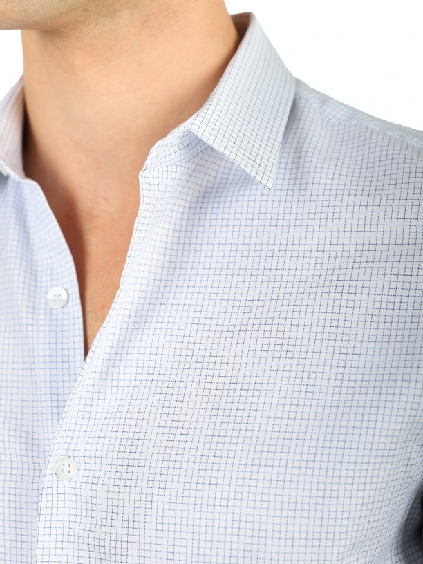 Slim fit classic shirt with light pattern