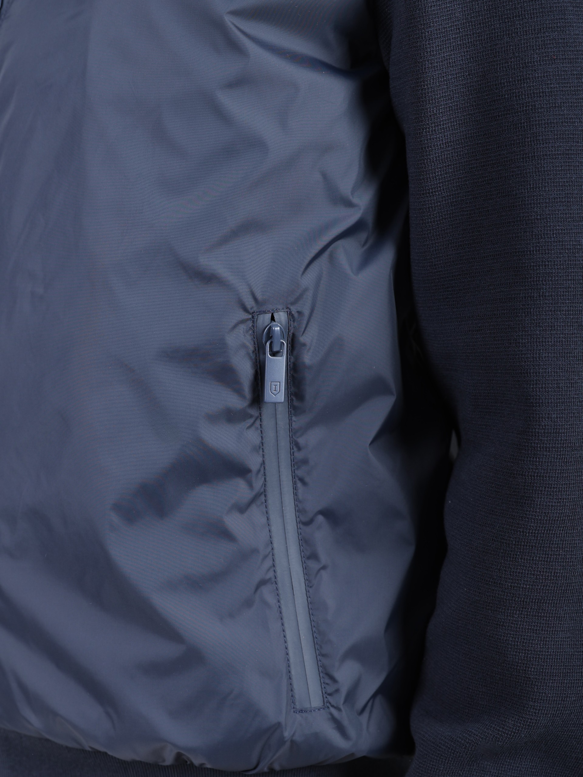 Blusão bomber elástico combinado