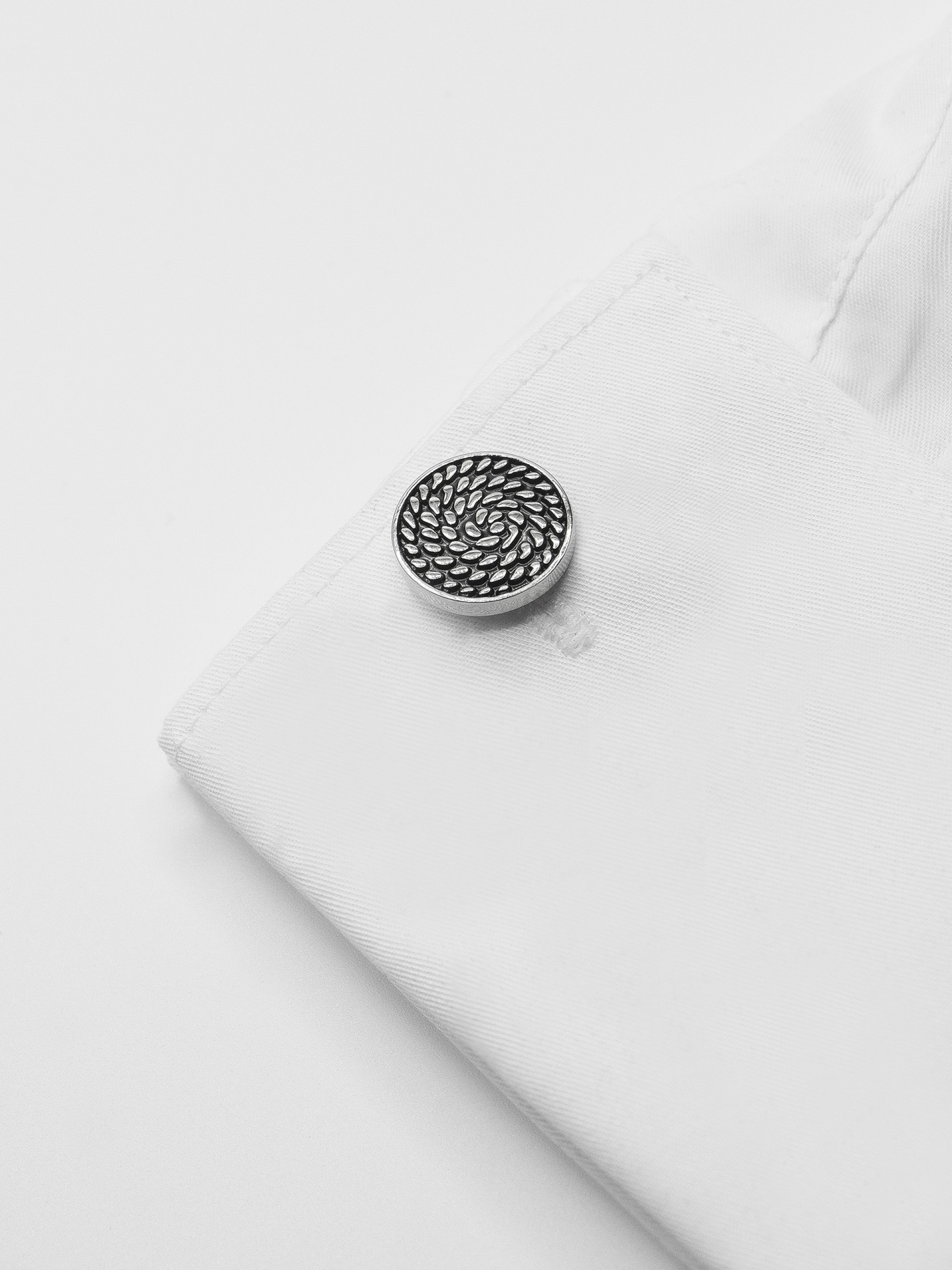 Metallic cufflinks