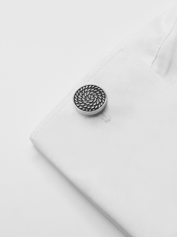 Metallic cufflinks