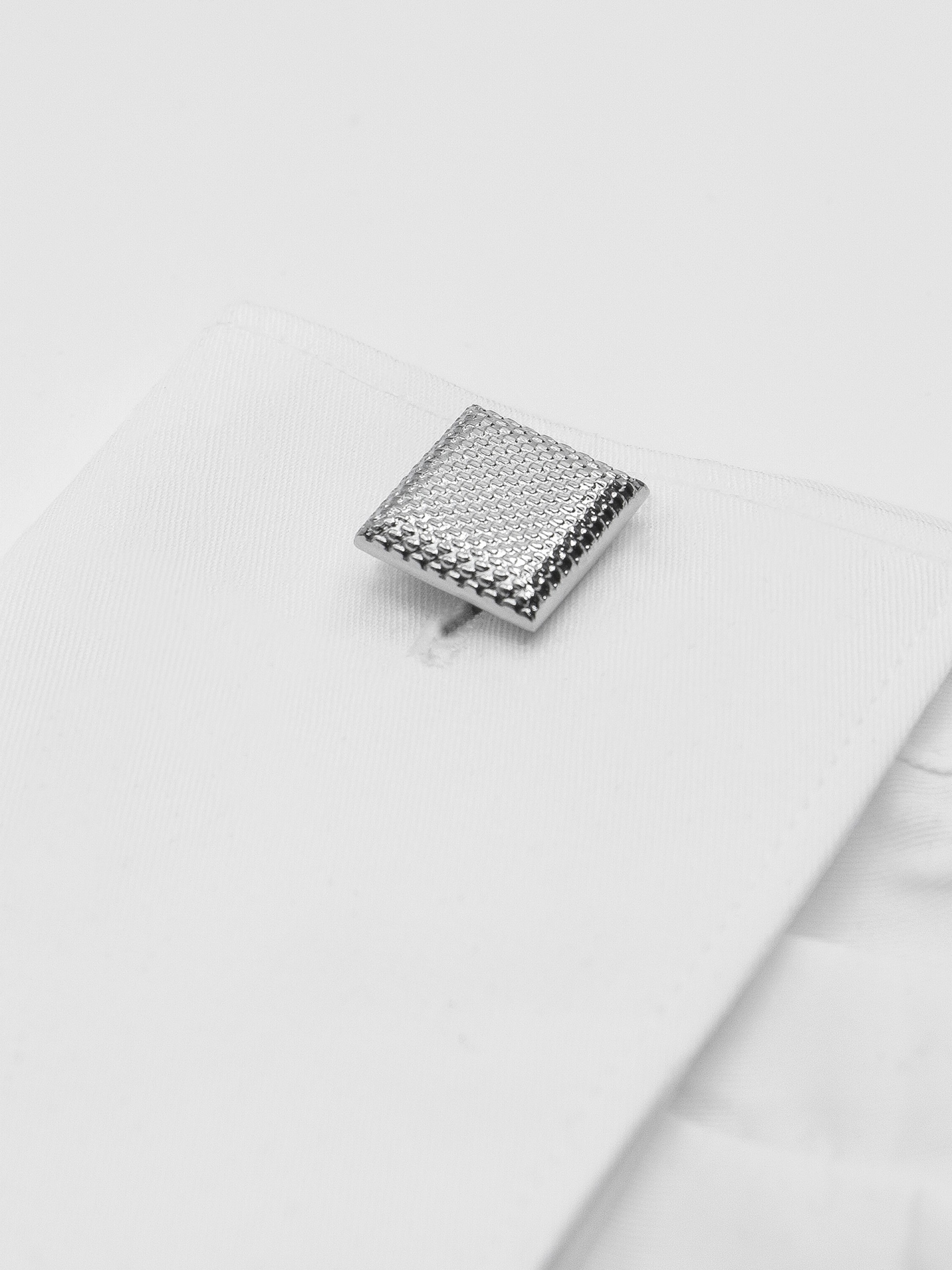 Botões de punho metálicos